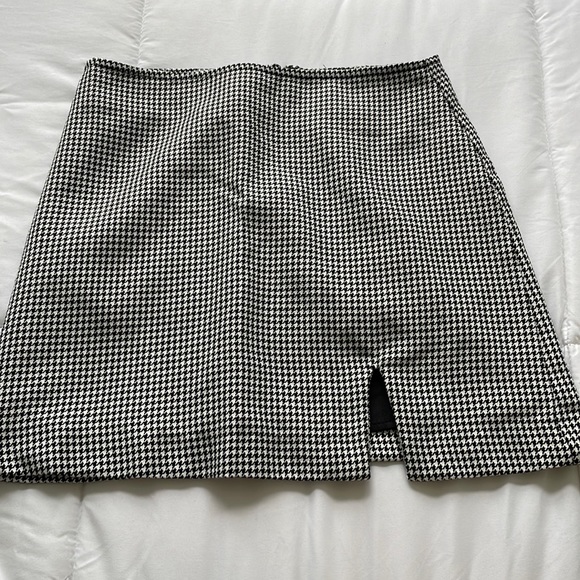Forever 21. Black&white mini skirt. Size XS - Picture 1 of 3